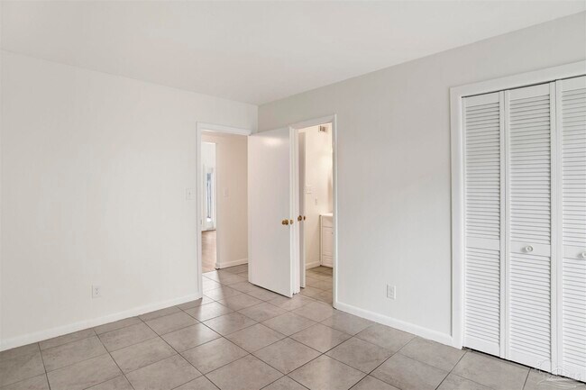 Building Photo - 4707 Huron Dr