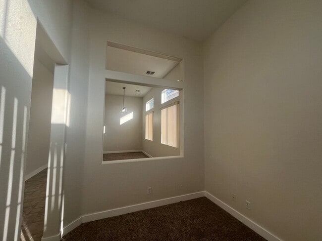 Building Photo - single story, 3 bed, 2 bath, 2 car garage in gated community in Summerlin