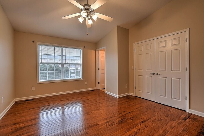 Building Photo - 2121 S Greenwood Dr