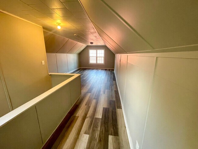 Building Photo - Charming 4bd. Tons of storage and 2 car garage!