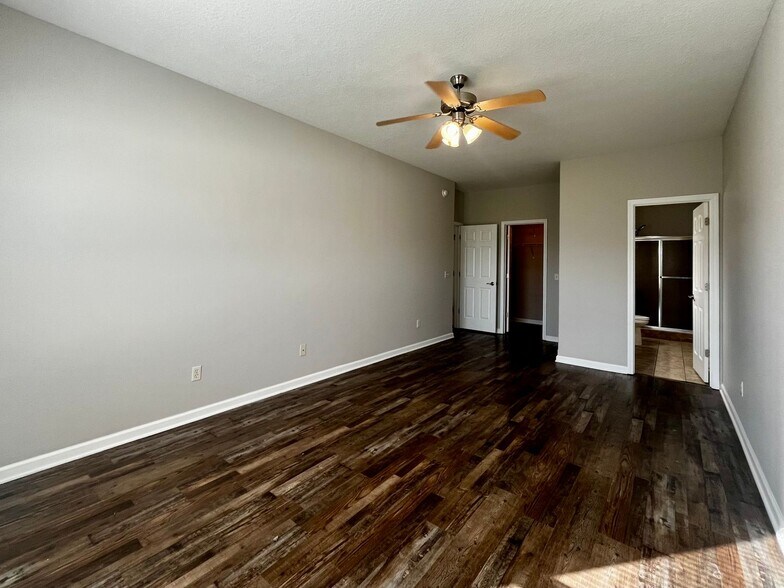 Building Photo - 11013 Calera Passage