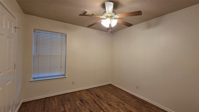 Building Photo - 10635 Royal Cavins Dr