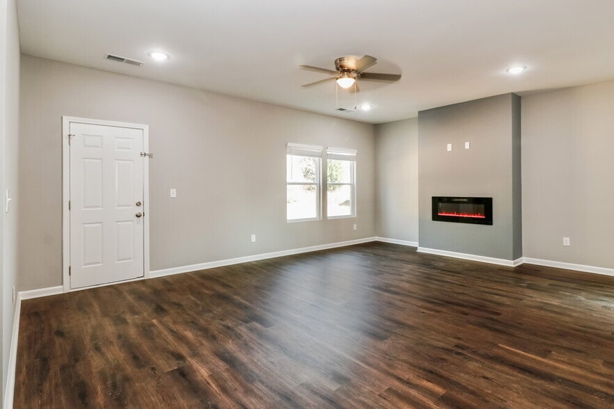 Building Photo - 261 Addy Ln