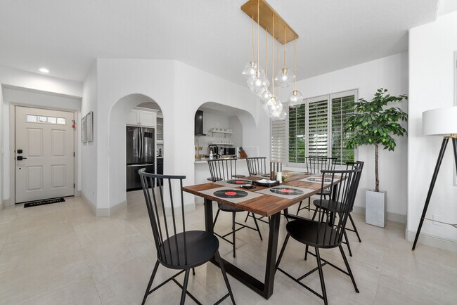 Building Photo - 502 Via Del Oro Dr