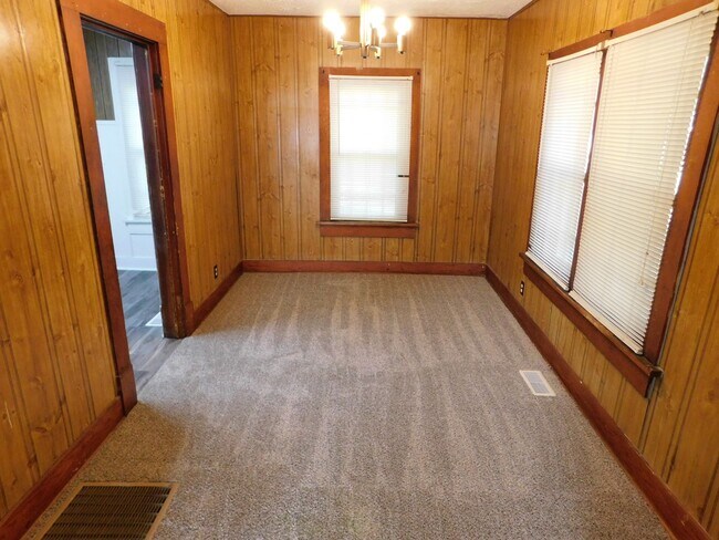 Building Photo - 2 Bedroom 1 Bath Home in El Dorado