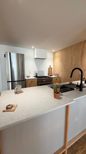 Building Photo - 515 Lands End Way