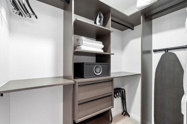 Building Photo - 398 NE 5th St