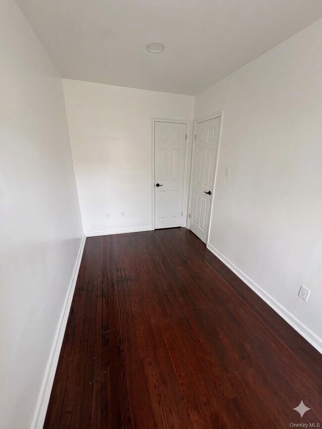 Building Photo - 109-19-10202 202nd St