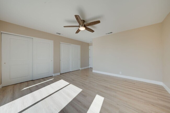 Building Photo - Spacious 3 Bed, 2 Bath Home with Acreage, ...