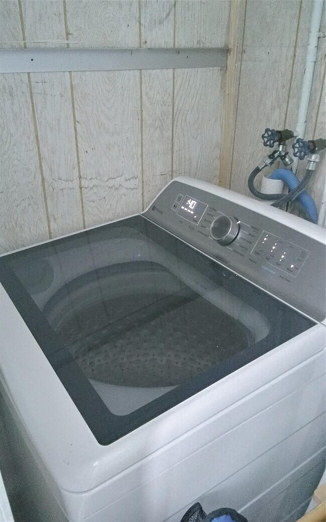 Building Photo - 307 Saxony Dr