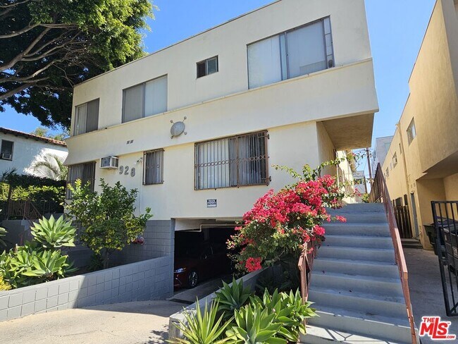 Building Photo - 928 N Ogden Dr