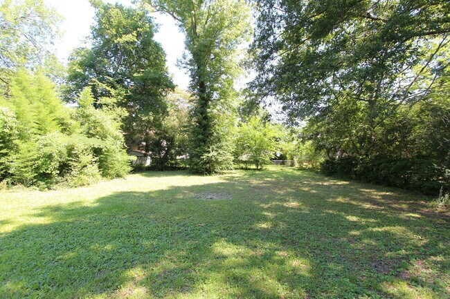 Building Photo - New On The Market!! Will not last long at ...