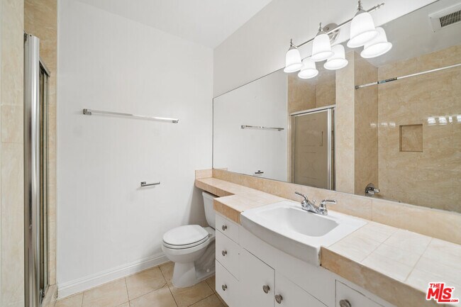 Building Photo - 7545 Hampton Ave