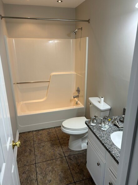 Hall Bathroom - 2428 Birnen Dr