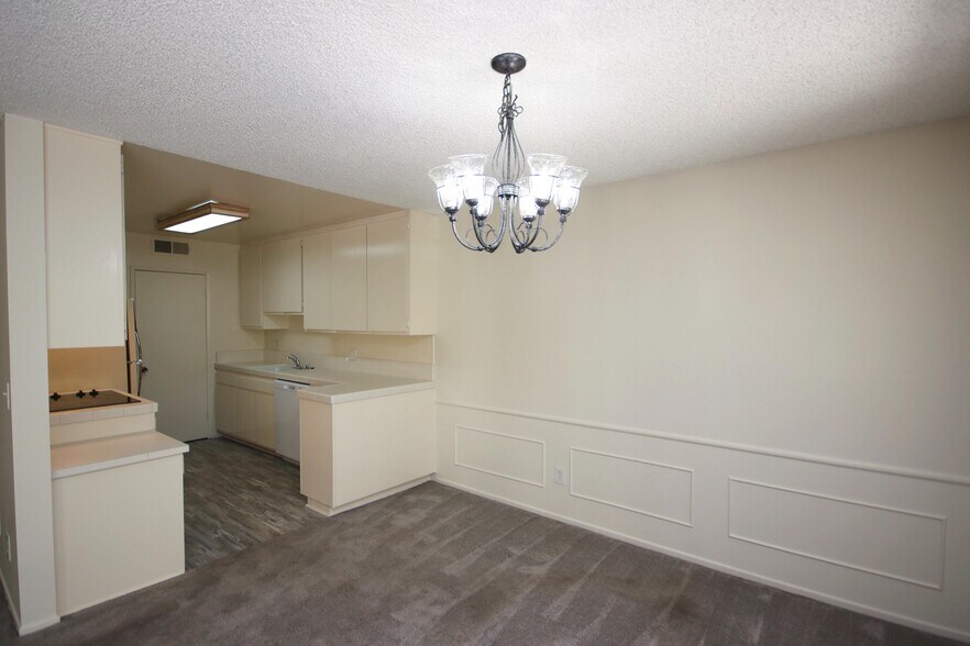 Building Photo - 420 S Madison Ave