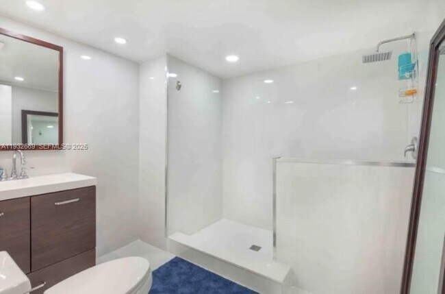 Building Photo - 1717 N Bayshore Dr