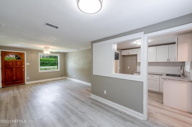 Building Photo - 7832 Newton Rd