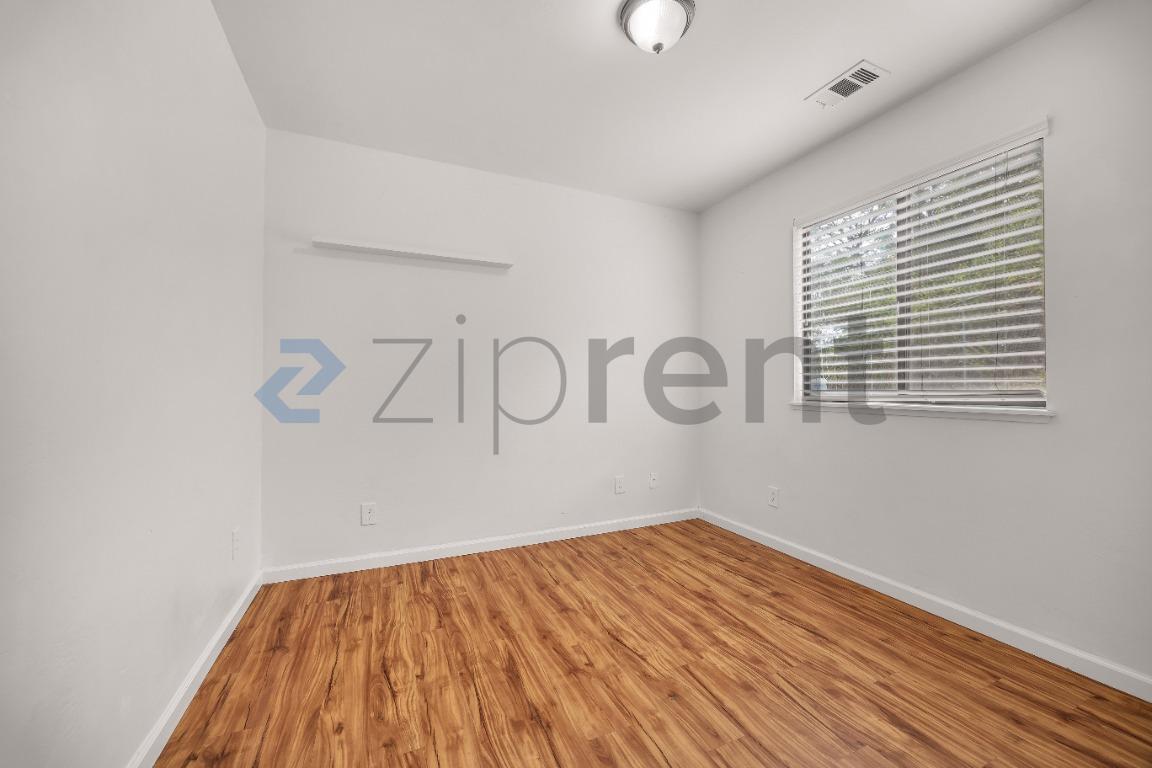 Building Photo - Unit