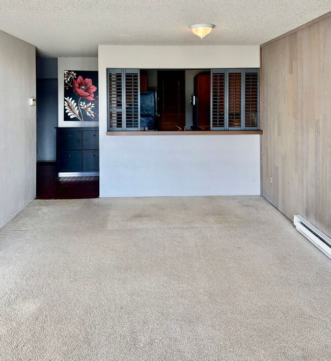 Building Photo - 2 Bed / 1.5 60-01 Redmond Townhouse $2,695/mo