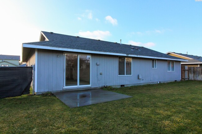 Building Photo - 3 Bed/2 Bath Rambler in West Pasco