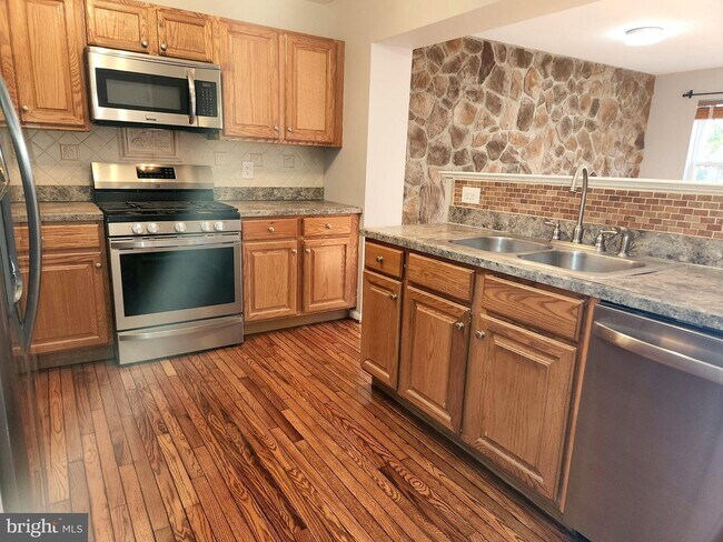 Building Photo - 125 Vernon Ct