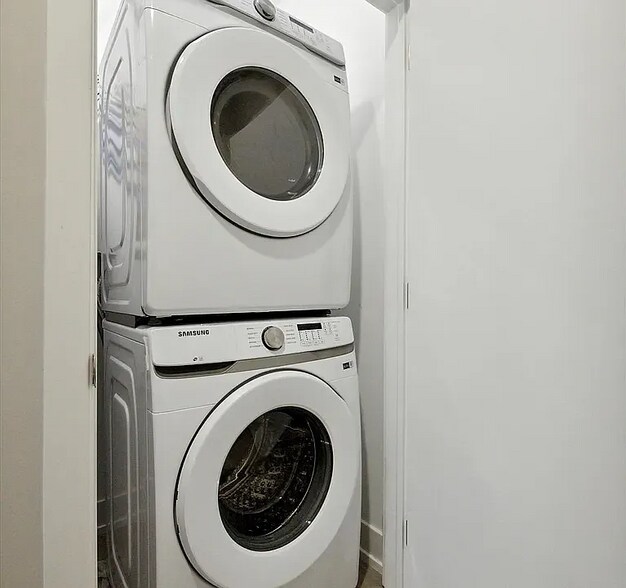 Building Photo - 2011 N Randolph St