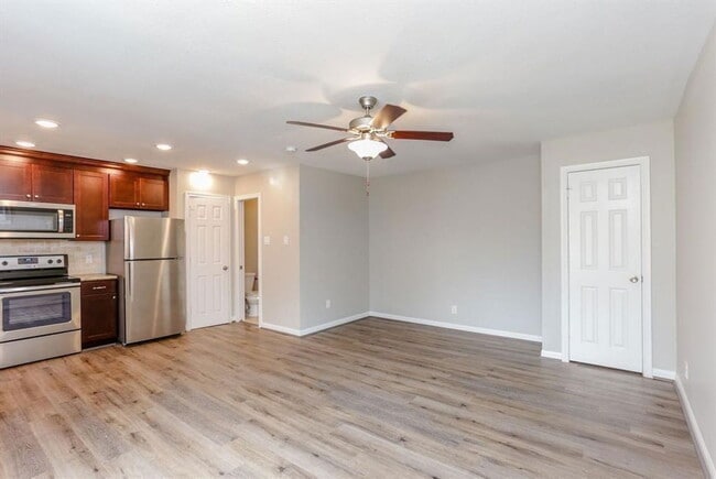 Building Photo - 808 W Main St