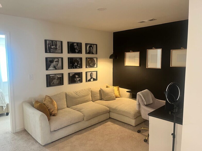 Building Photo - 832 Ambient Way