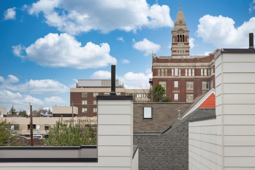 Building Photo - 305 18th Ave