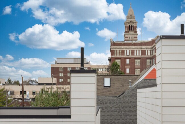 Building Photo - 305 18th Ave