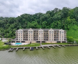 Building Photo - 3 BEDROOM CONDO IN RIVER TOWNE - A GATED LAKEFRONT COMMUNITY!!