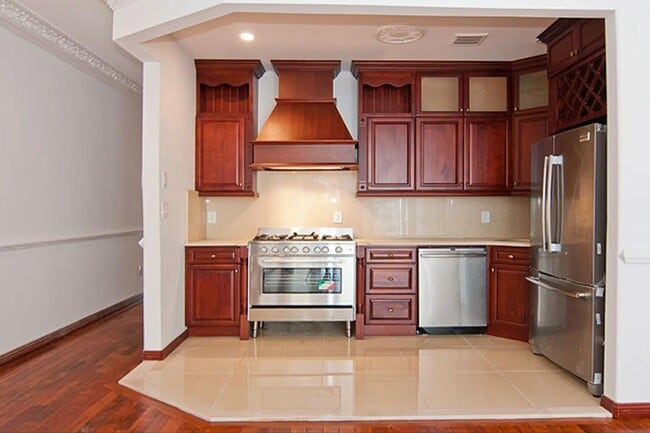 Building Photo - 475 W 146th St