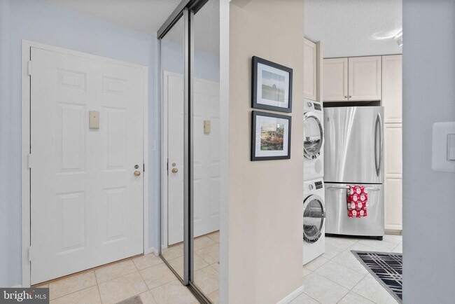 Building Photo - 900 N Stafford St