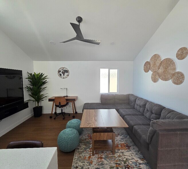 Building Photo - 6611 Winnetka Ave