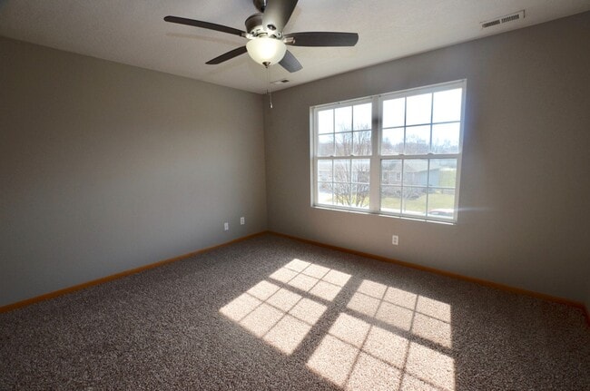 Building Photo - Desirable Brook Run Village Home!