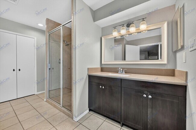 Building Photo - 4900 Ledgestone Dr