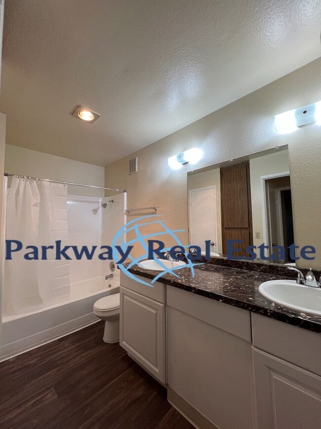 Building Photo - Downstairs 2 Bedroom 1 Bathroom Condo in E...