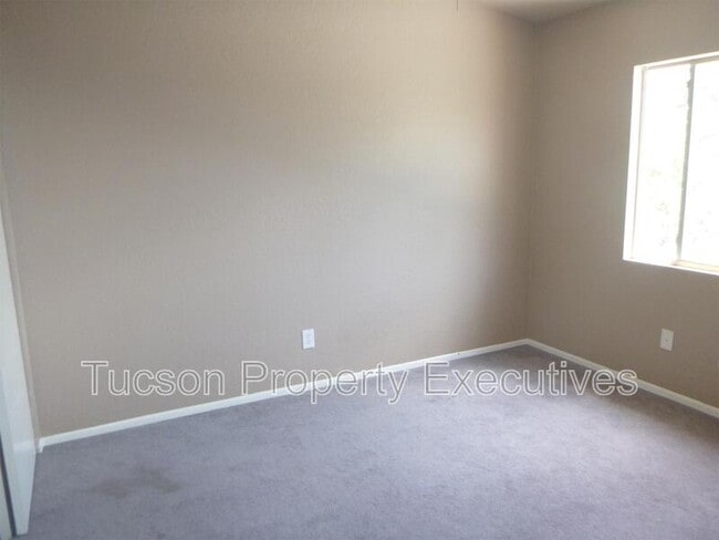 Building Photo - 9472 N Albatross Dr