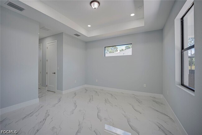 Building Photo - 872 Spaulding St E