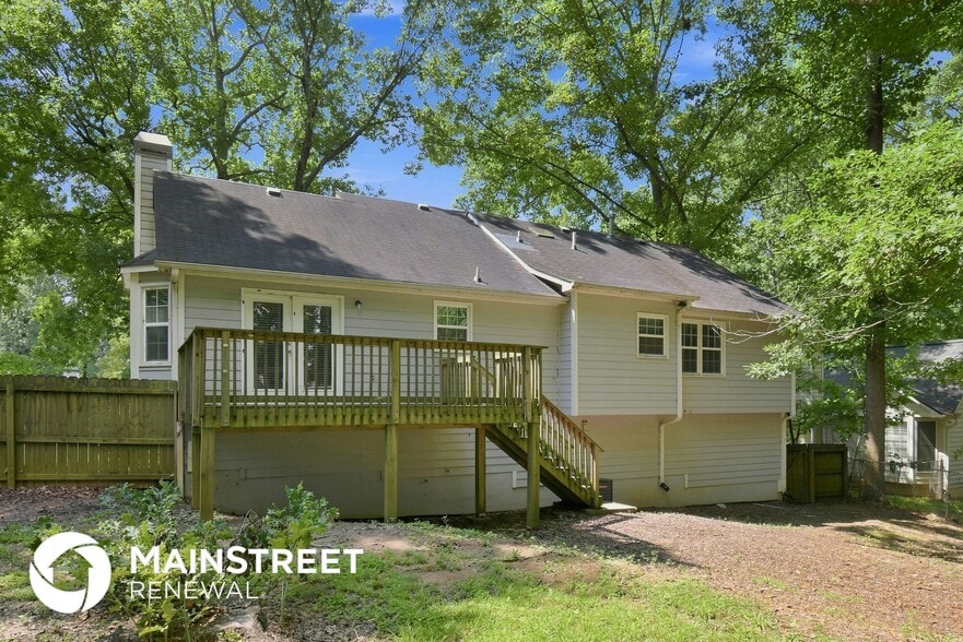 Building Photo - 2728 Horseshoe Creek Dr