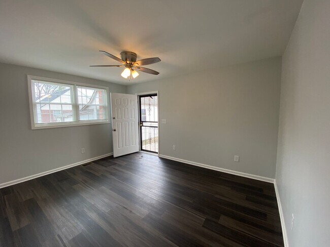 Building Photo - Great Location-2 Bedroom Duplex Now Availa...