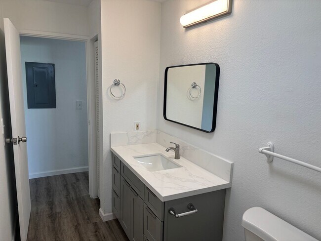 Building Photo - OAHU9366 - Keep all tenants MTM - Owner ma...