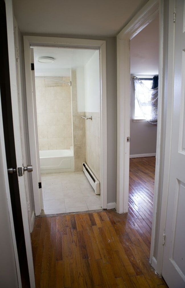 Building Photo - 4015 Baychester Ave