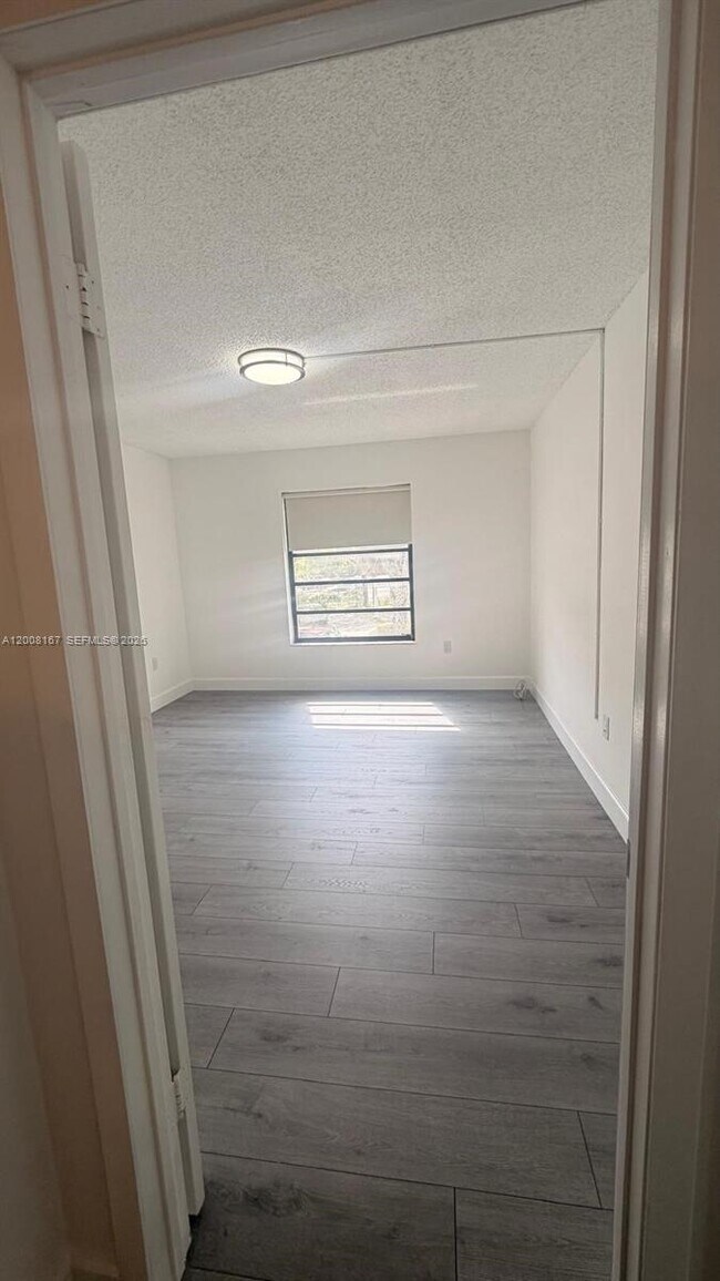 Building Photo - 5900 SW 127th Ave