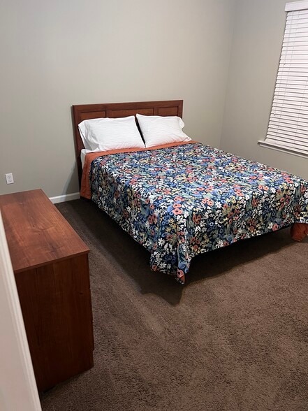 Bedroom - 1928 Corvallis Ave