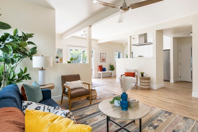 Building Photo - 617 6th Ave