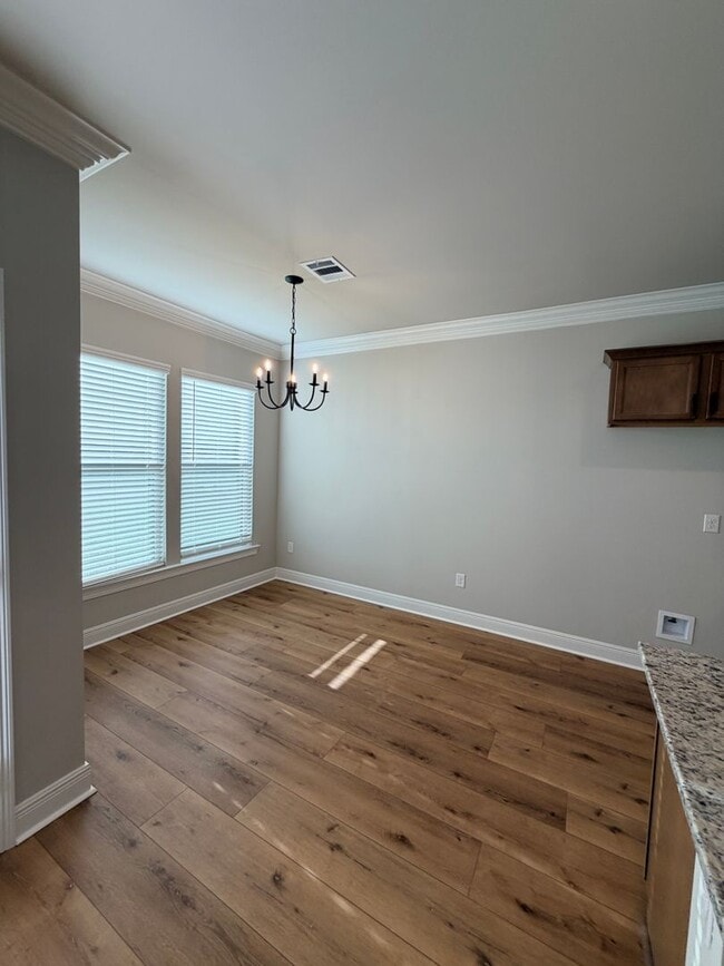Building Photo - 820 Venecia Dr