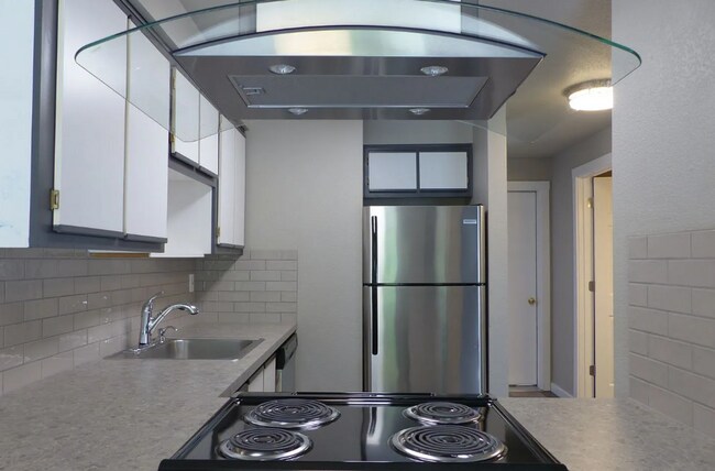 Building Photo - 2743 NE Mesa Ct