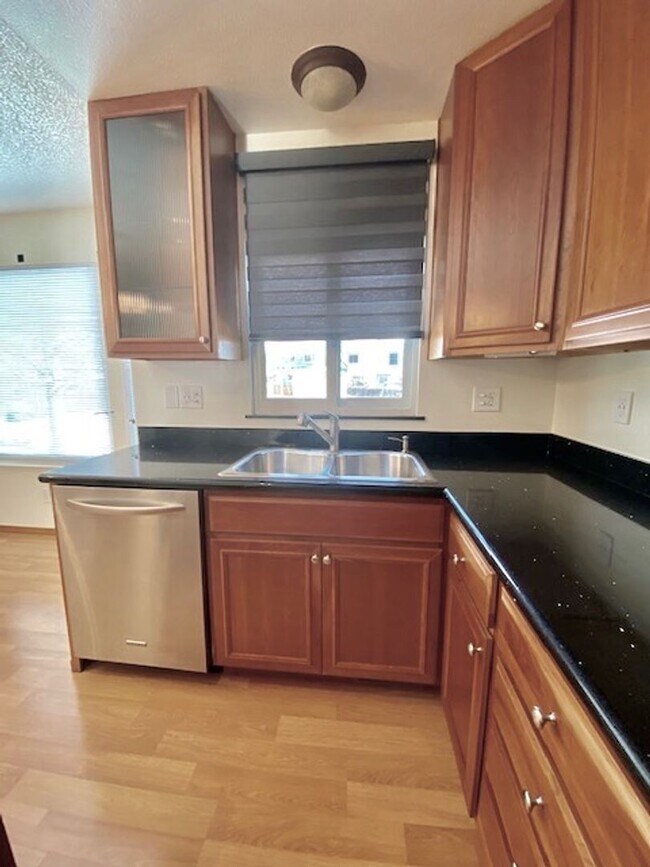 Building Photo - Spacious Briargate 4 Bedroom/3.5 Bathroom Home with huge Yard