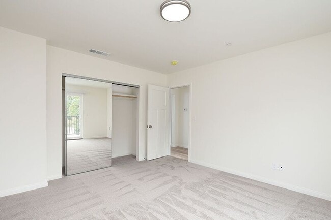 Building Photo - 4358-4360 Ocean View Blvd